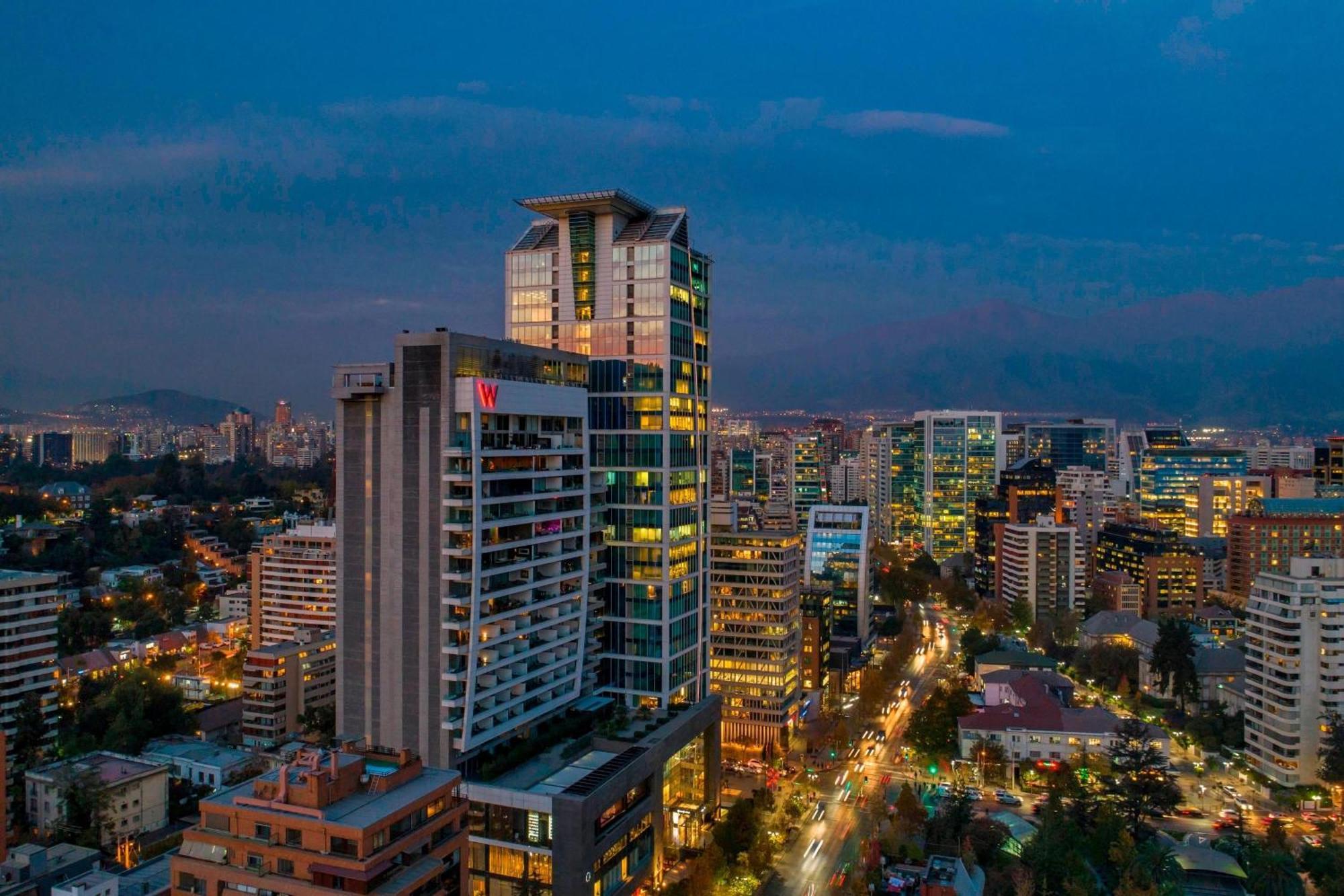 W Santiago, Santiago